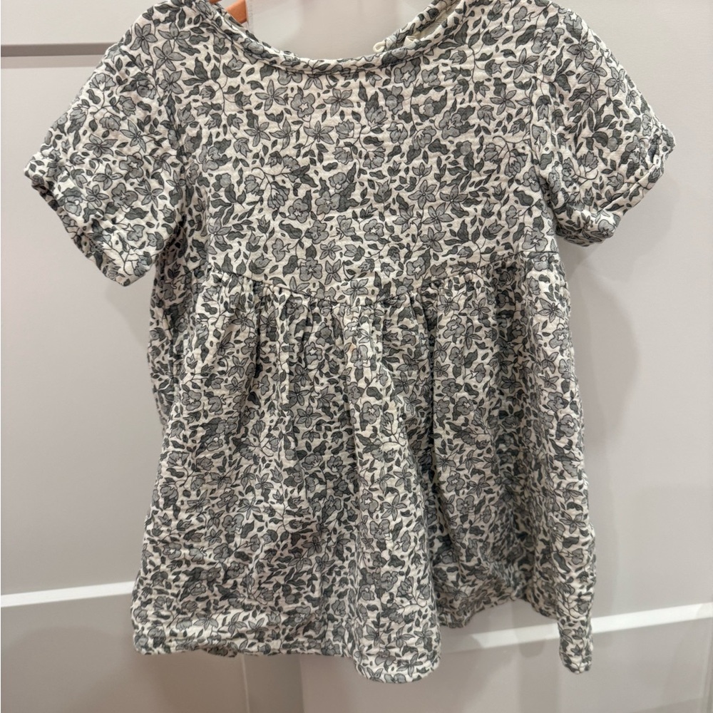 Quincy Mae Gray Floral Babydoll Tunic - White Base